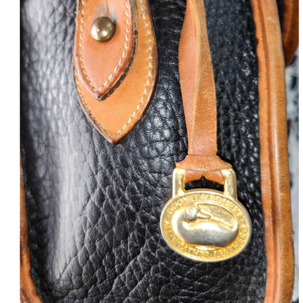 VINTAGE DOONEY & BOURKE ALL WEATHER BLACK PEBBLE GRAIN LEATHER CROSSBODY BAG - Picture 7 of 10